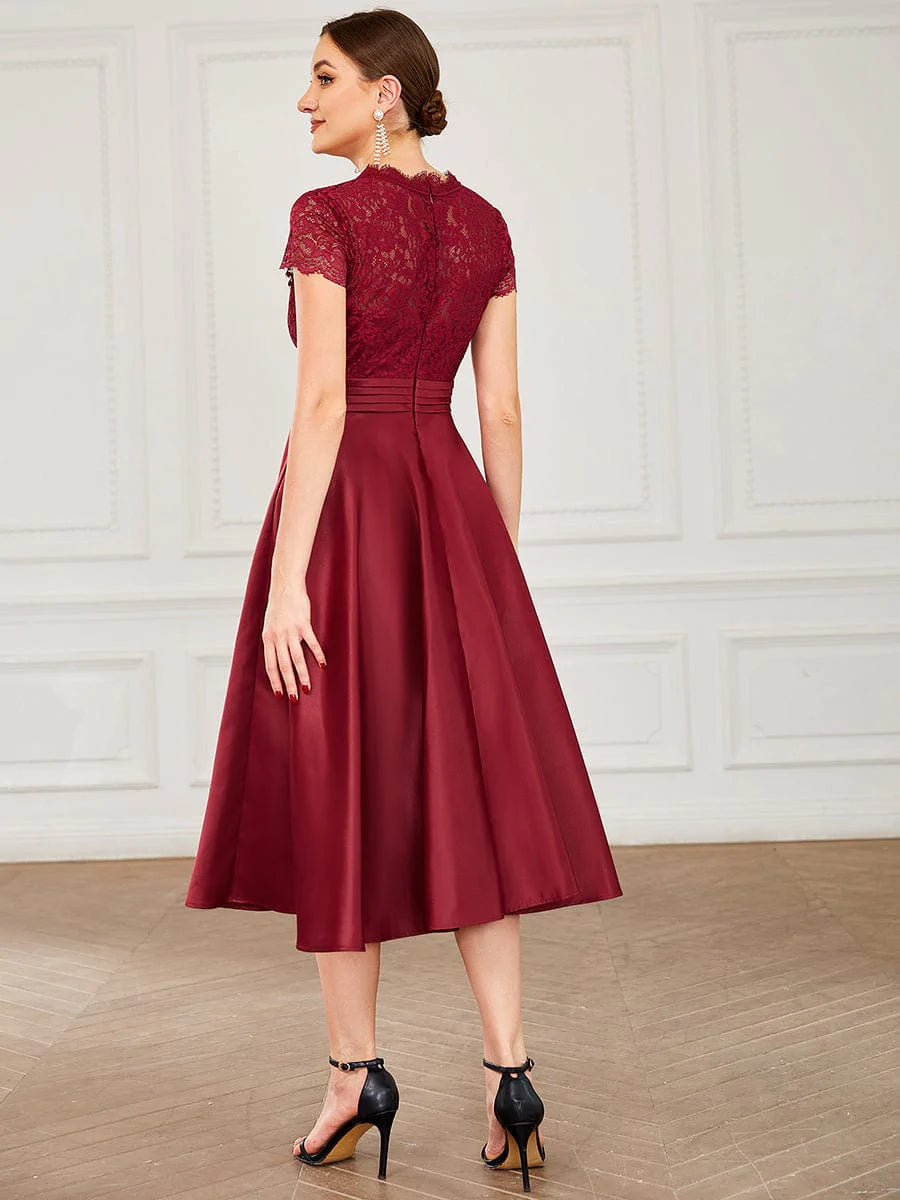 Elegantes Midi-Abendkleid mit V-Ausschnitt und gestickter Blume und kurzen Ärmeln 40400 #farbe_burgundy