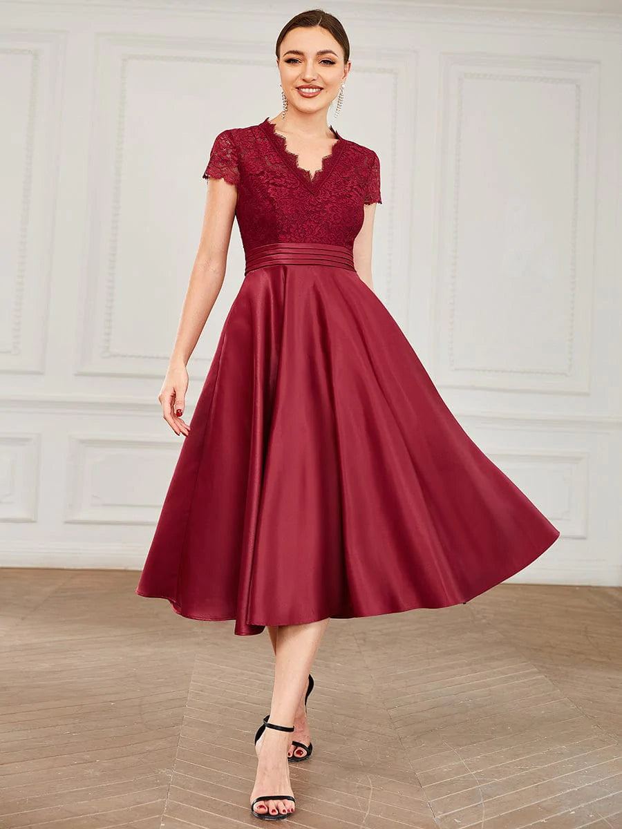 Elegantes Midi-Abendkleid mit V-Ausschnitt und gestickter Blume und kurzen Ärmeln 40400 #farbe_burgundy