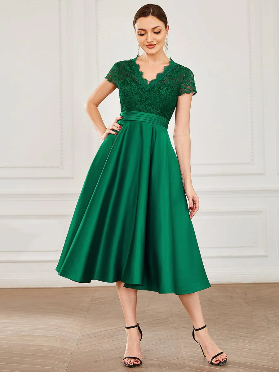 Elegantes Midi-Abendkleid mit V-Ausschnitt und gestickter Blume und kurzen Ärmeln 40400 #farbe_dunkel gruen